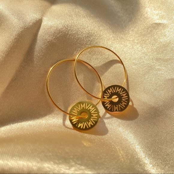 💙18K Goldplated Charm Hoops Earrings - Picture 10 of 14